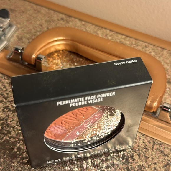 MAC COSMETICS Pearlmatte Face Powder - Flower Fantasy - NEW - Picture 6 of 10